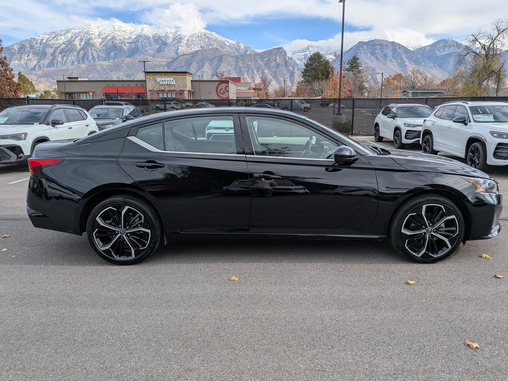 2024 Nissan Altima 2.5 SR photo 2