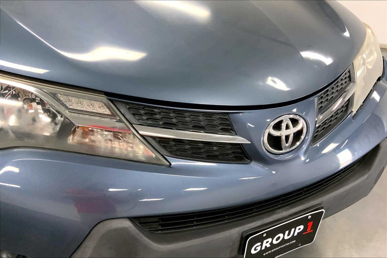 2013 Toyota RAV4 LE photo 25