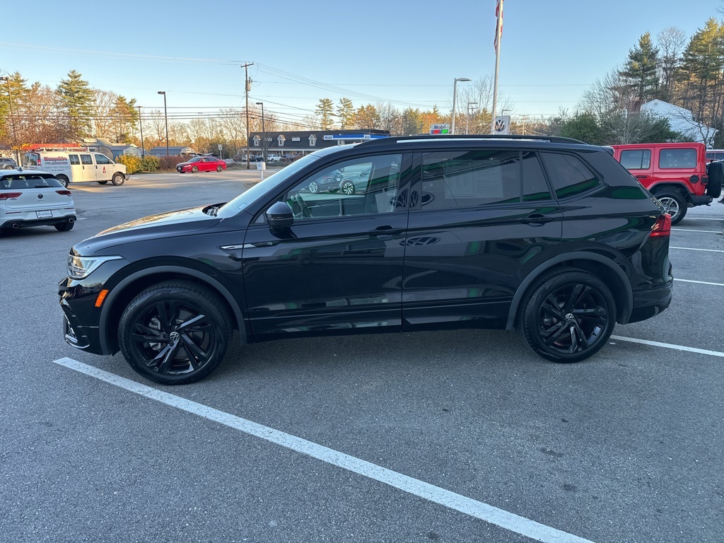 2024 Volkswagen Tiguan SE R-Line Black photo 2