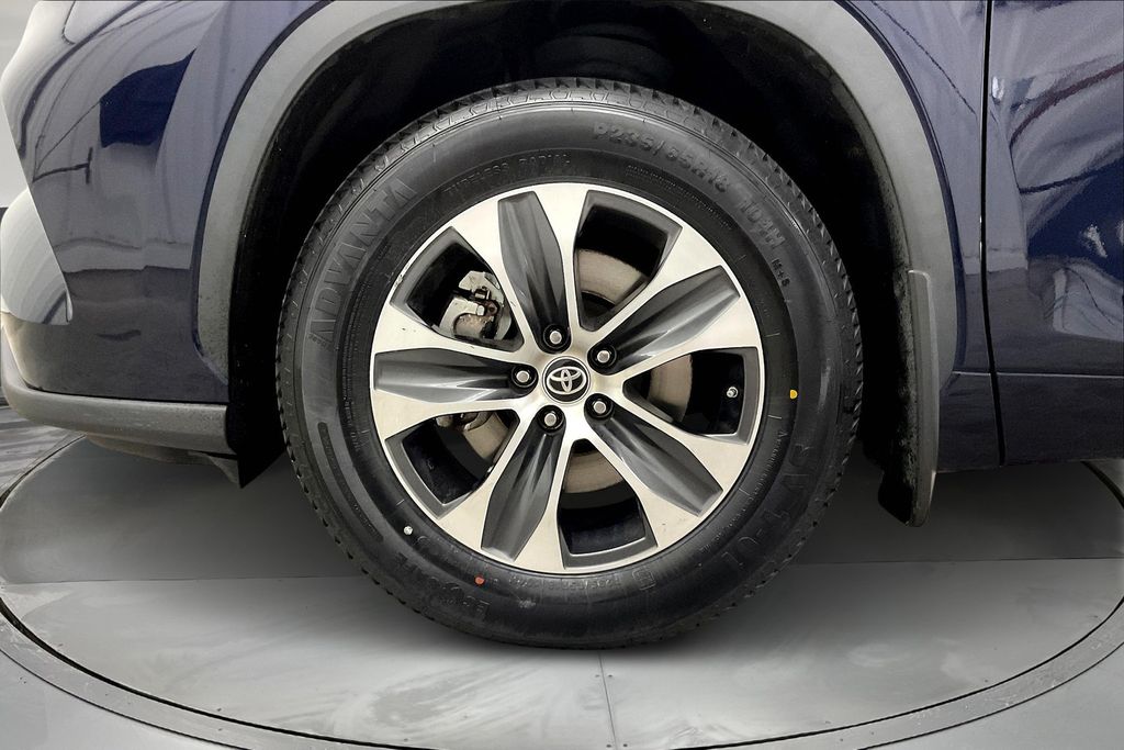 2022 Toyota Highlander XLE photo 10