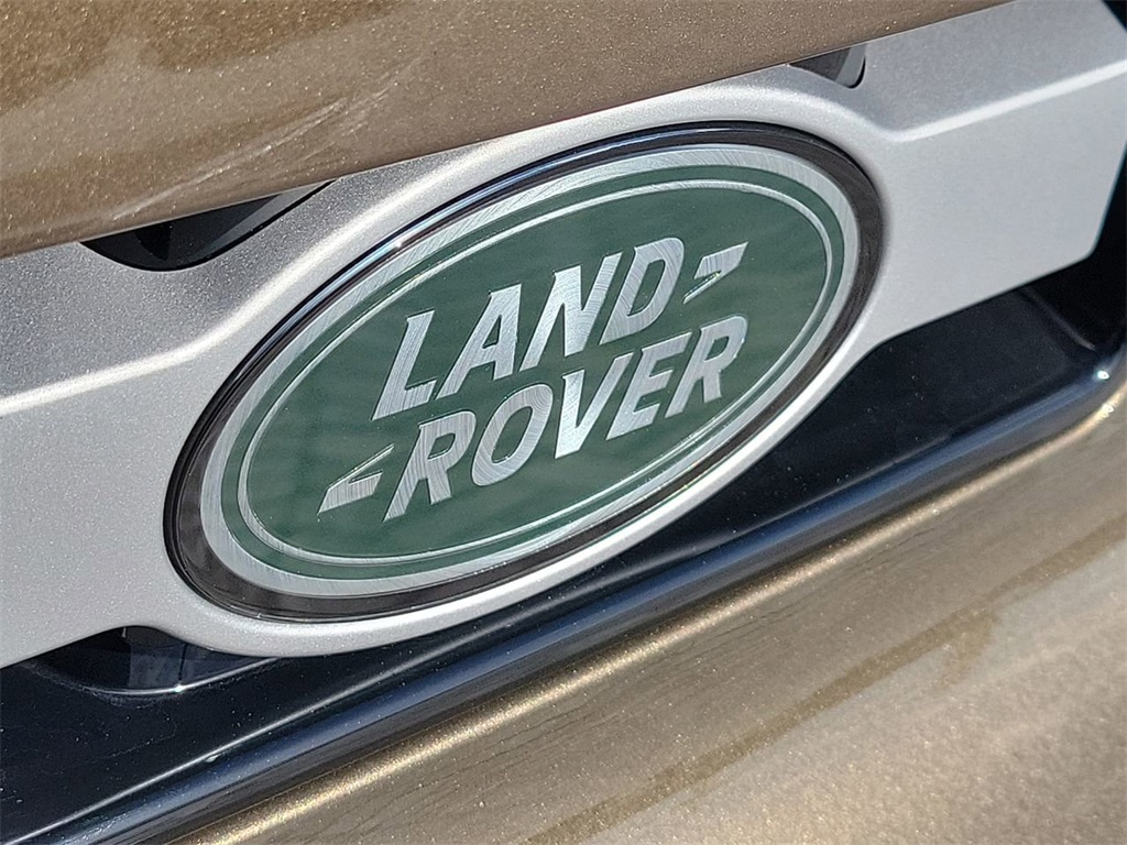 2025 Land Rover Defender 110 S photo 9