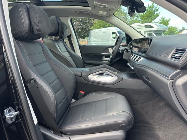 2025 Mercedes Benz GLS 450 4MATIC photo 23