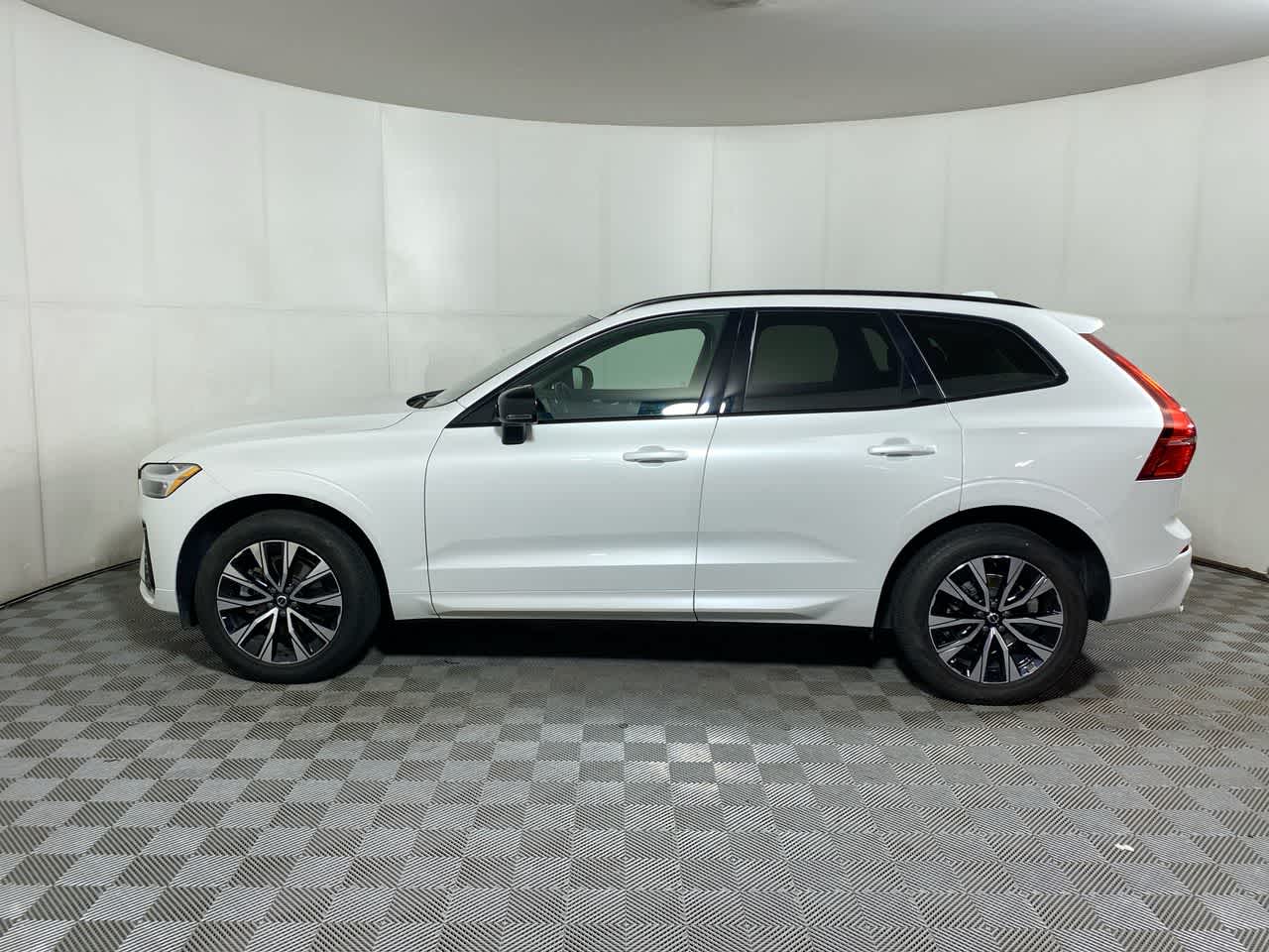 2024 Volvo XC60 Core photo 5