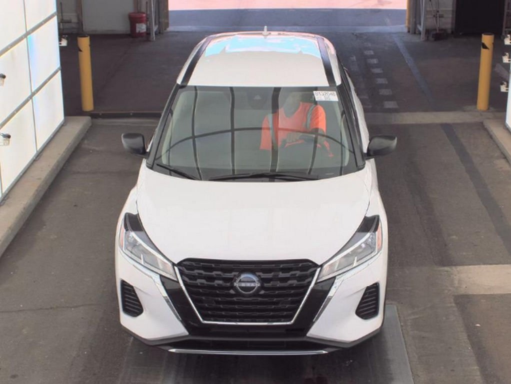2023 Nissan Kicks S photo 2