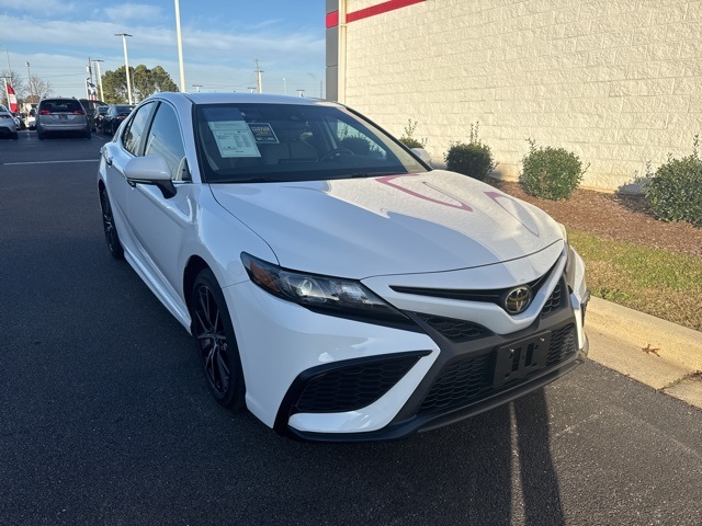 2023 Toyota Camry SE's photo