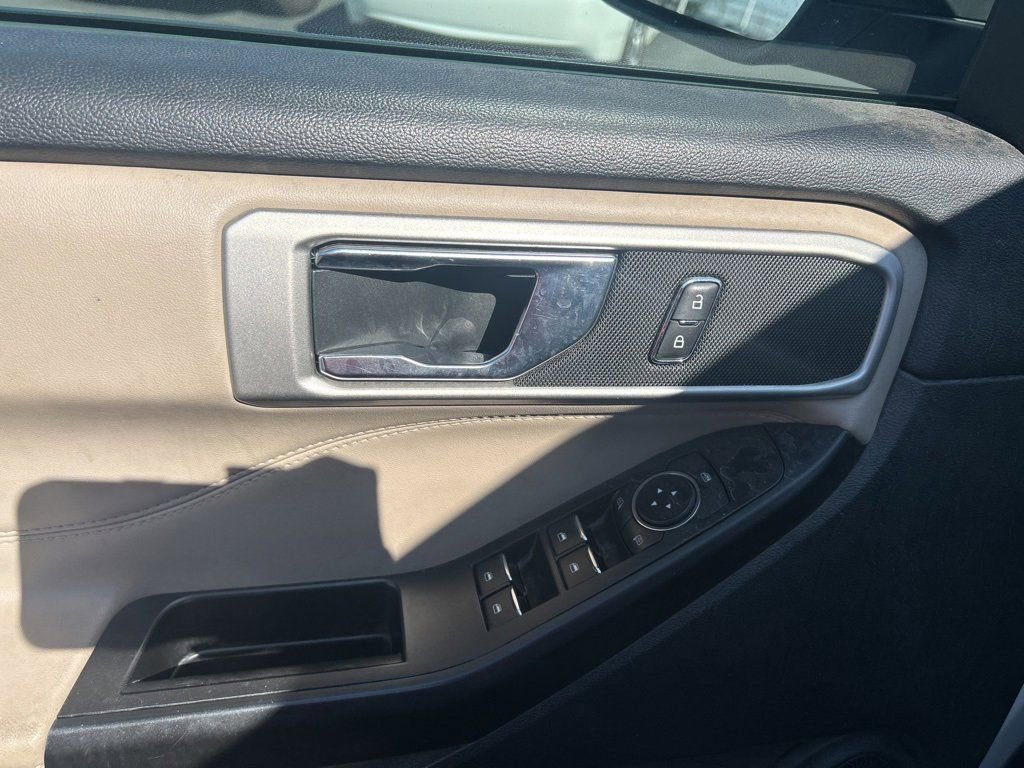 2020 Ford Explorer XLT photo 17