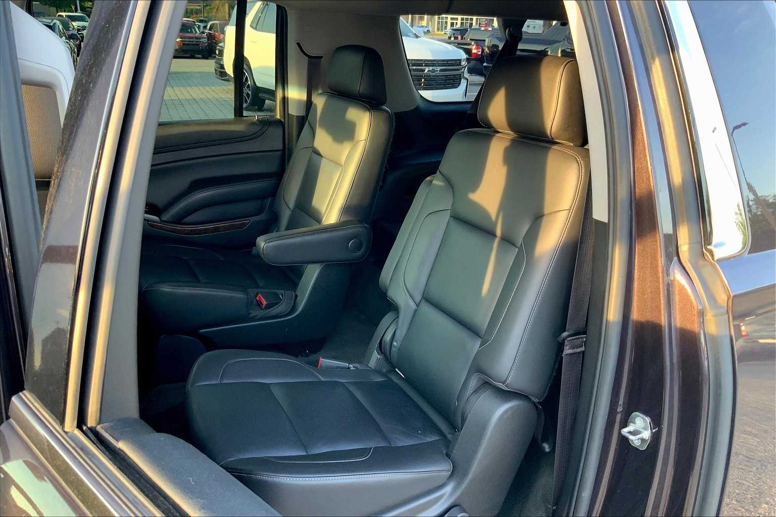 2015 Chevrolet Suburban LT photo 20