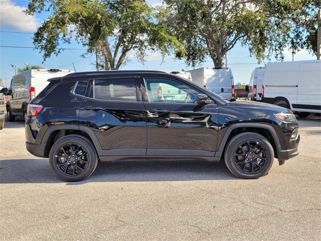 2026 Jeep Compass Latitude Altitude photo 4