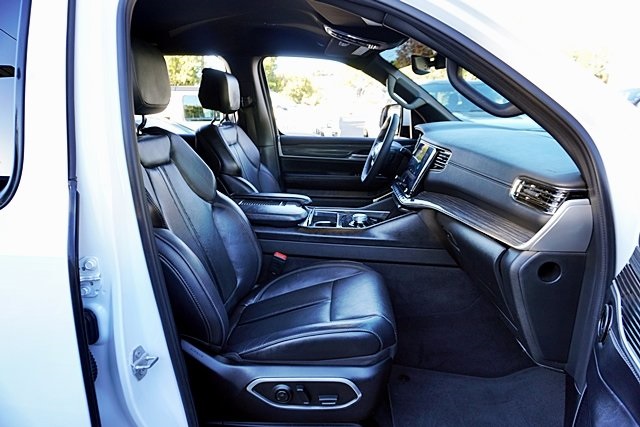 Used 2022 White Jeep Series II image 10