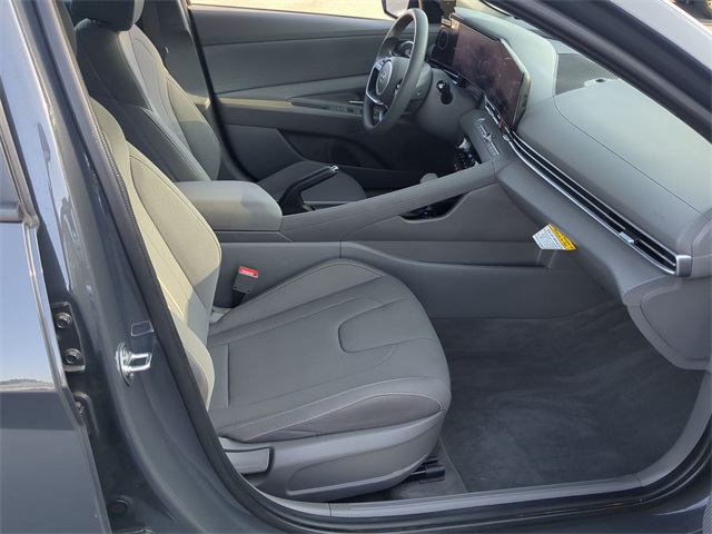 2024 Hyundai Elantra SEL photo 23