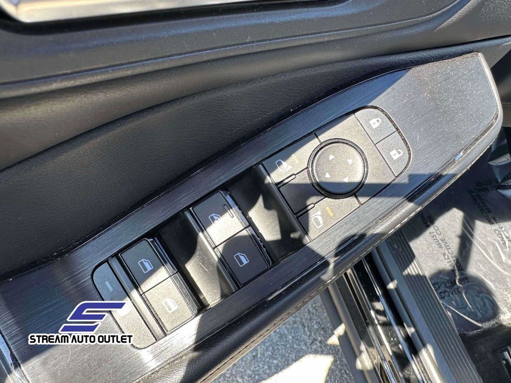 2024 Nissan Rogue SV photo 14