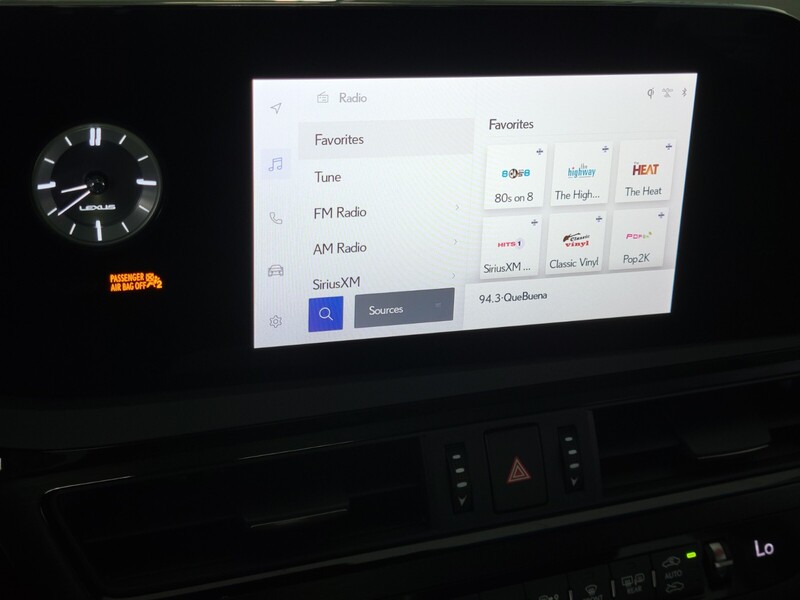 2025 Lexus ES 300h photo 19