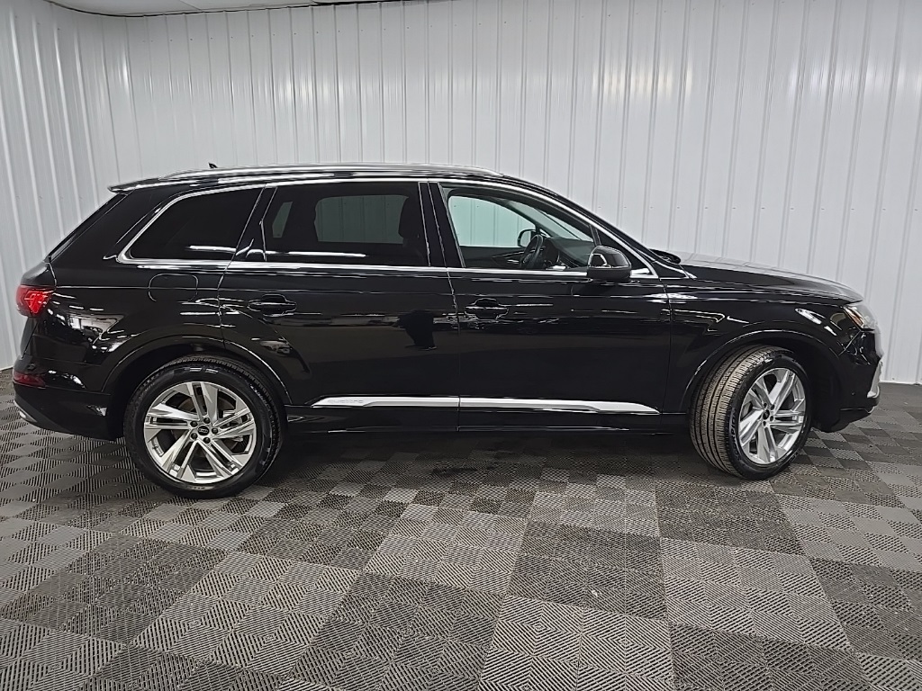 2023 Audi Q7 55 Premium photo 2