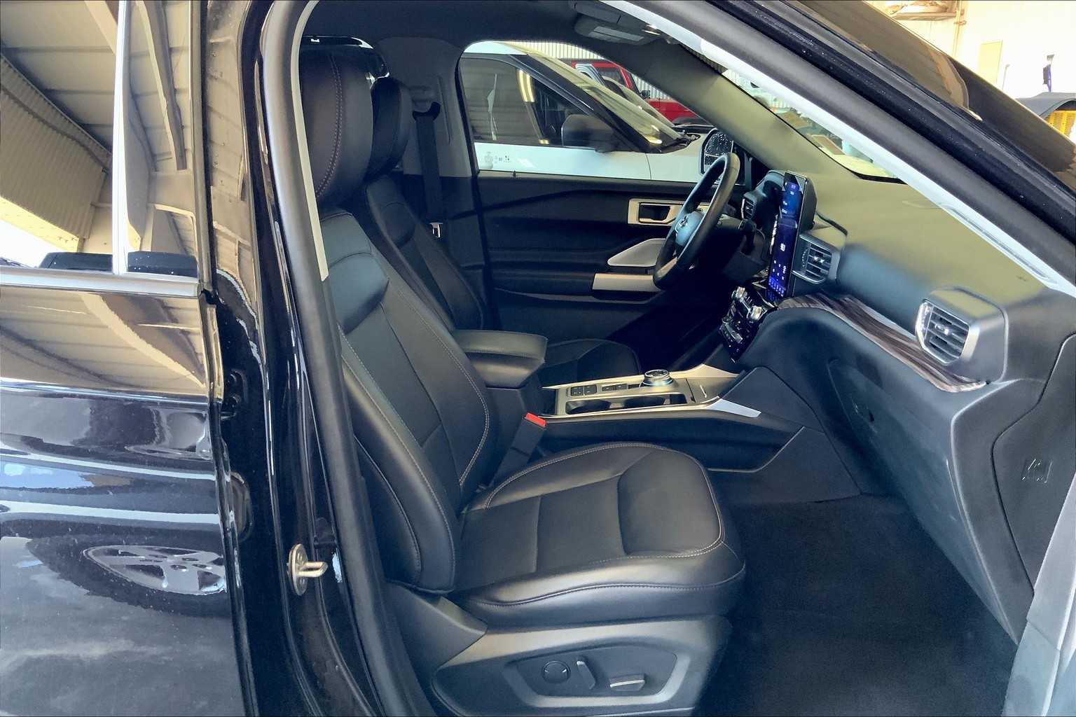 2023 Ford Explorer Limited photo 7