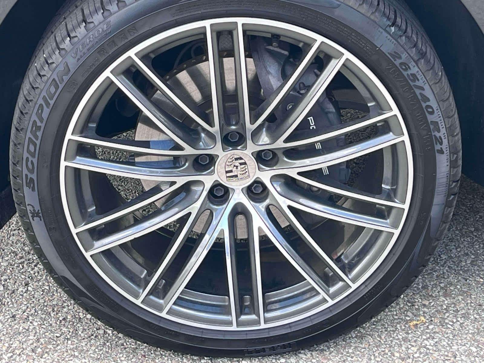 2024 Porsche Macan Base photo 10
