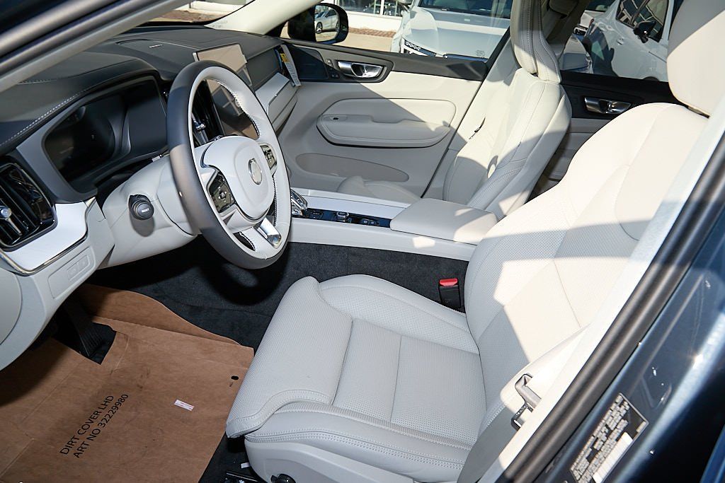 2026 VOLVO XC60 - Image 15