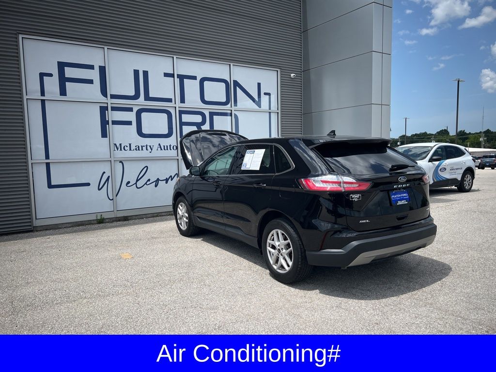 2023 Ford Edge SEL photo 2