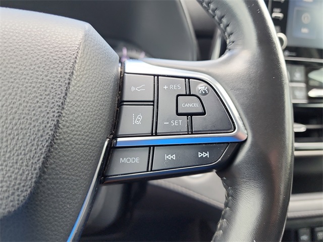 2021 Toyota Highlander LE photo 26