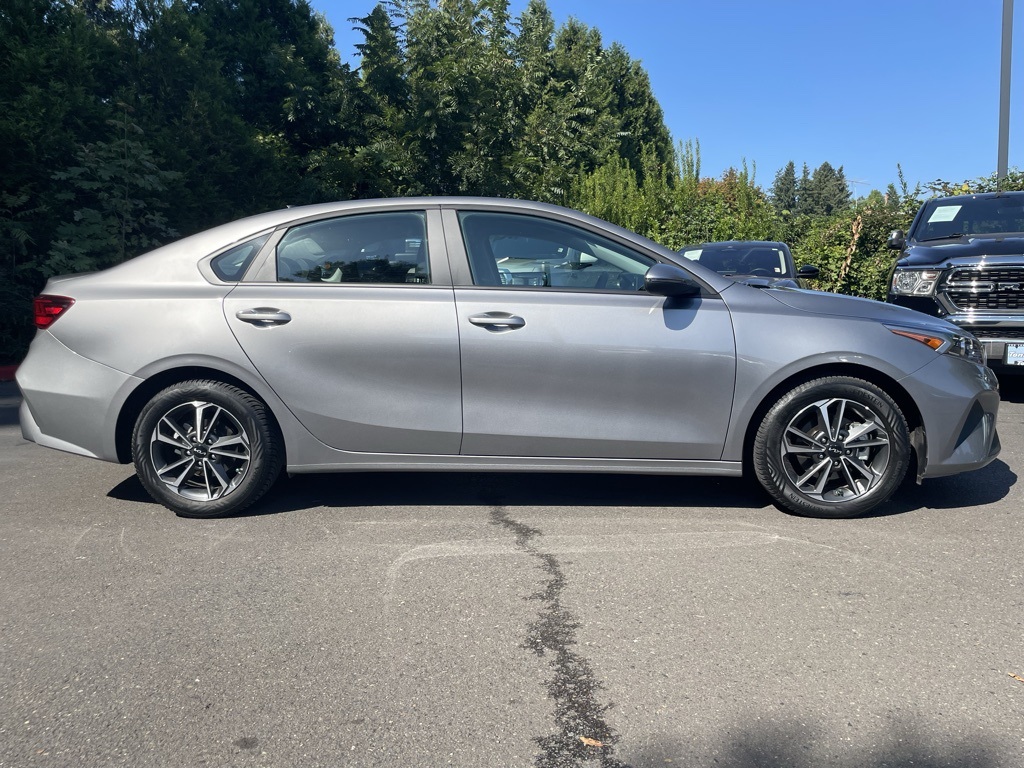 2024 Kia Forte LXS photo 3