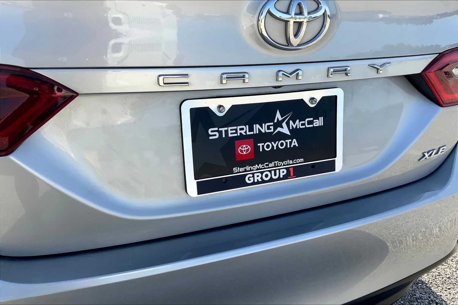 2022 Toyota Camry XLE V6 photo 9