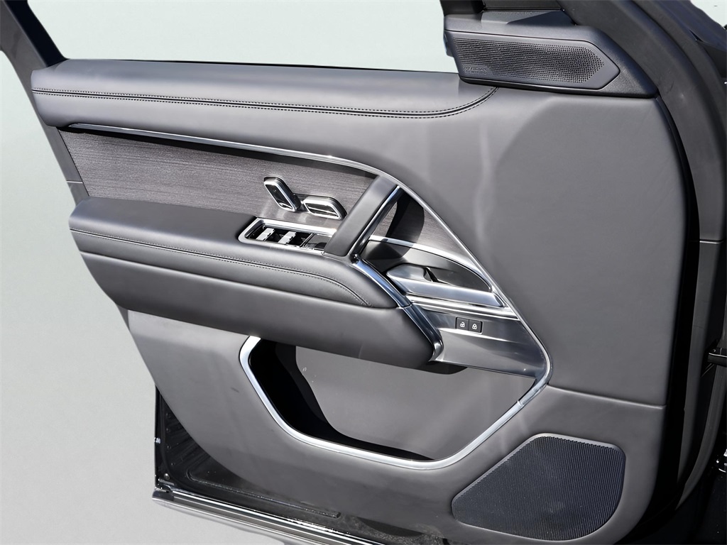 2025 Land Rover Range Rover SE photo 28