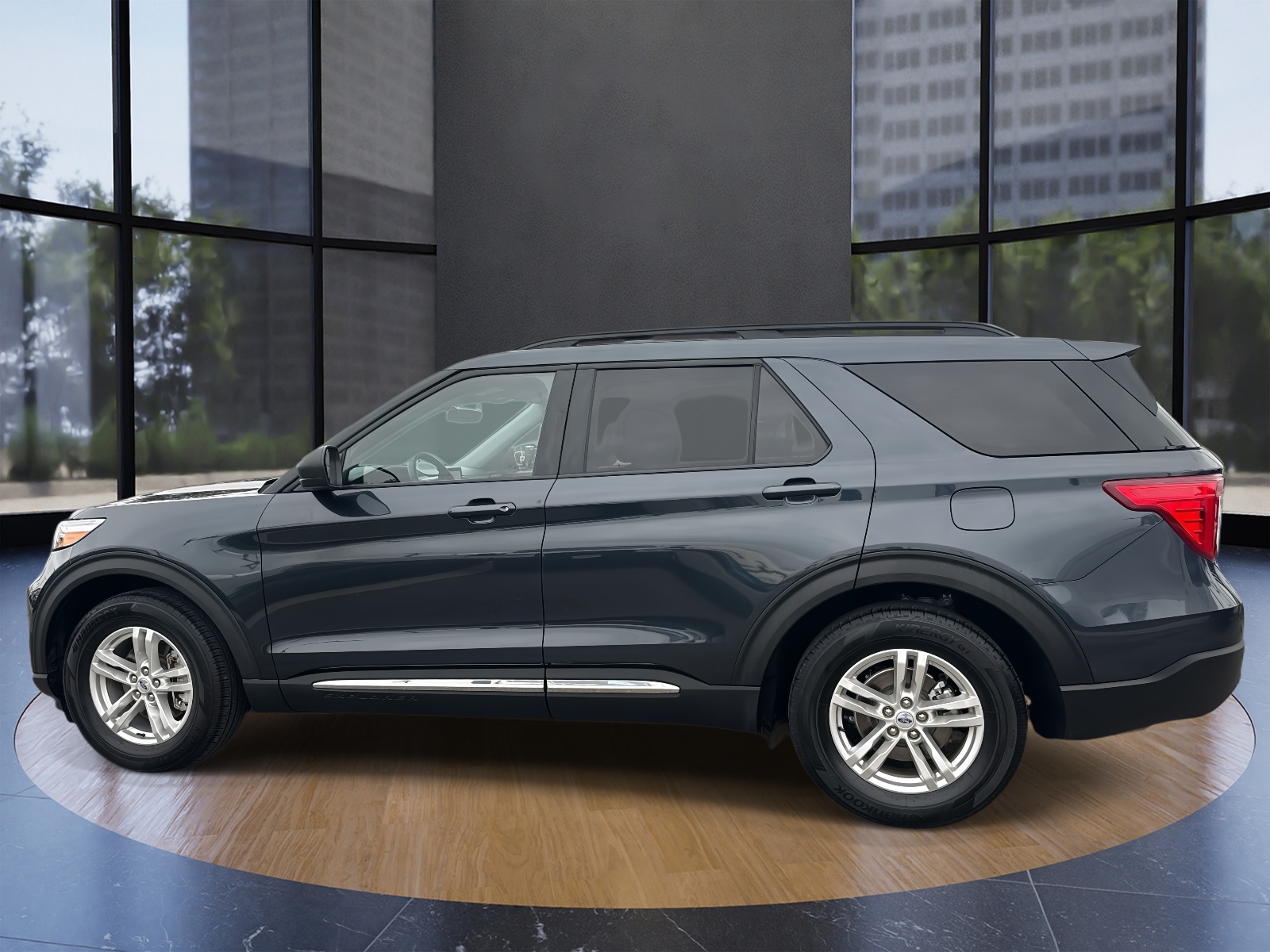 2022 Ford Explorer XLT photo 4