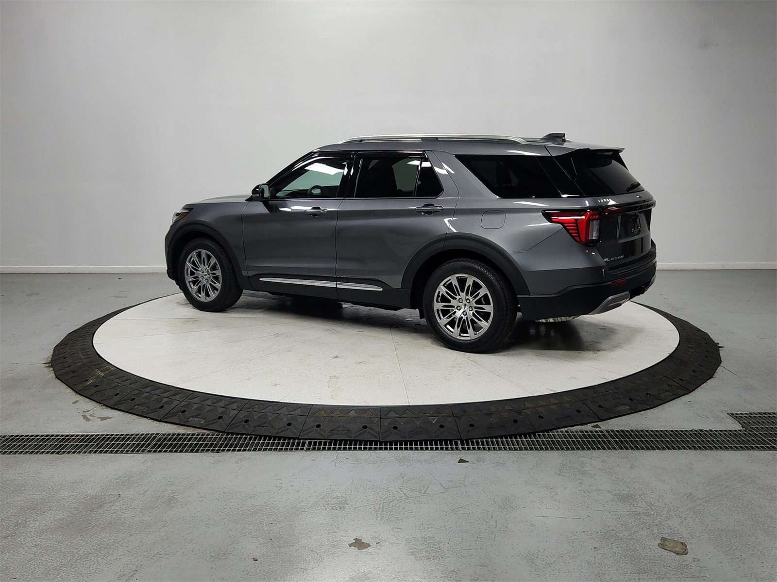 2025 Ford Explorer Platinum photo 3