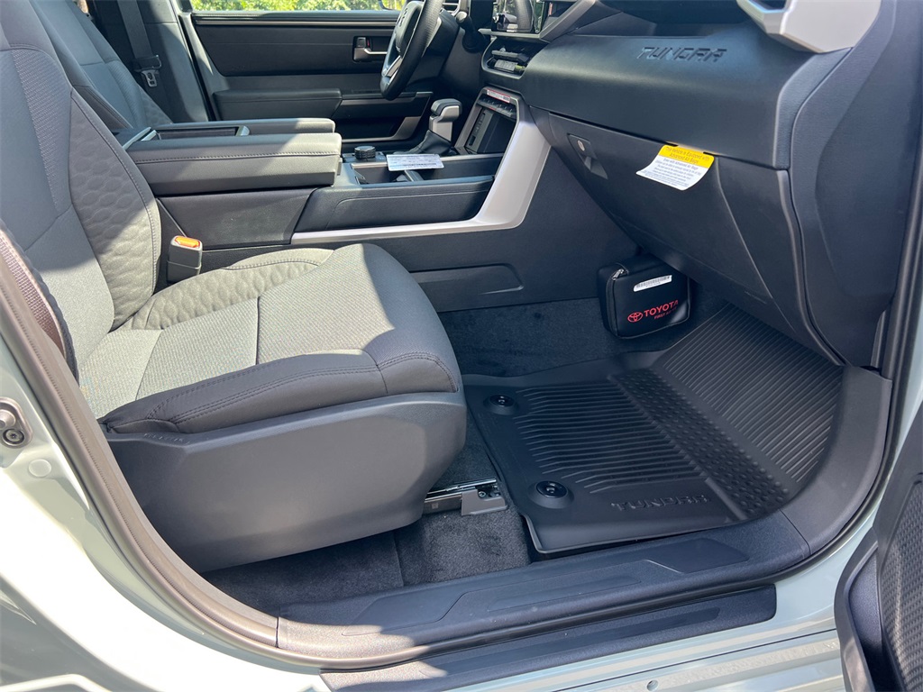 2025 Toyota Tundra SR5 CrewMax photo 13