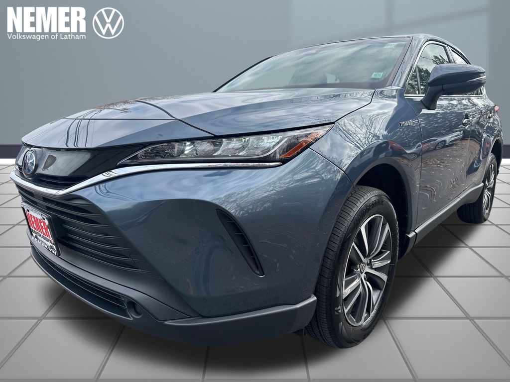 2021 Toyota Venza LE's photo
