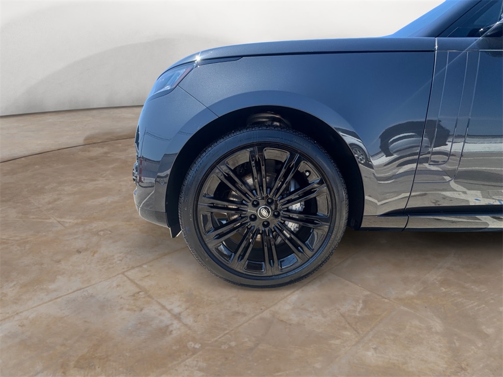 2025 Land Rover Range Rover SE photo 13