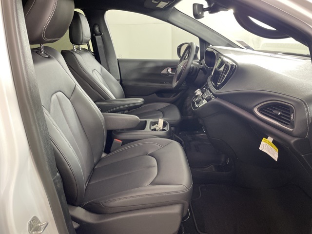 2025 Chrysler Pacifica photo 44