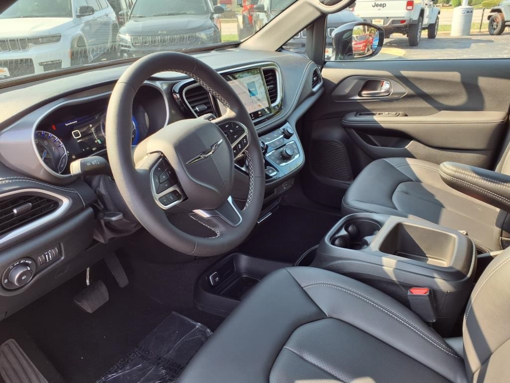 2026 Chrysler Pacifica photo 9