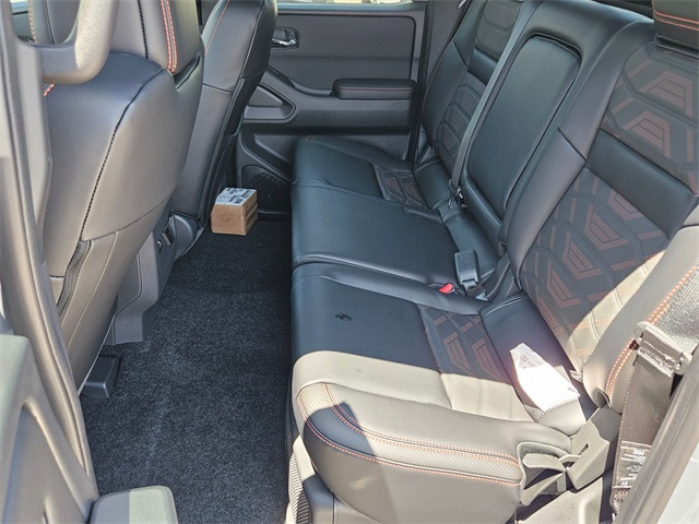 2025 Nissan Frontier PRO-X photo 7
