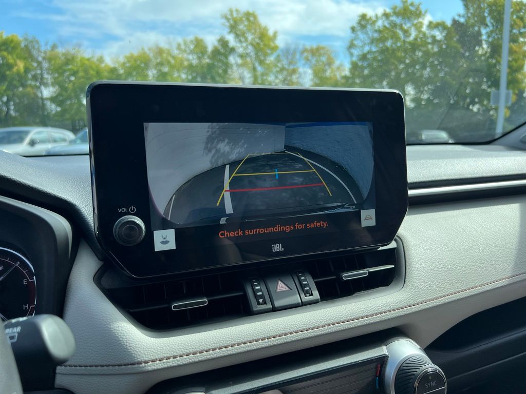 2023 Toyota RAV4 XLE Premium photo 31