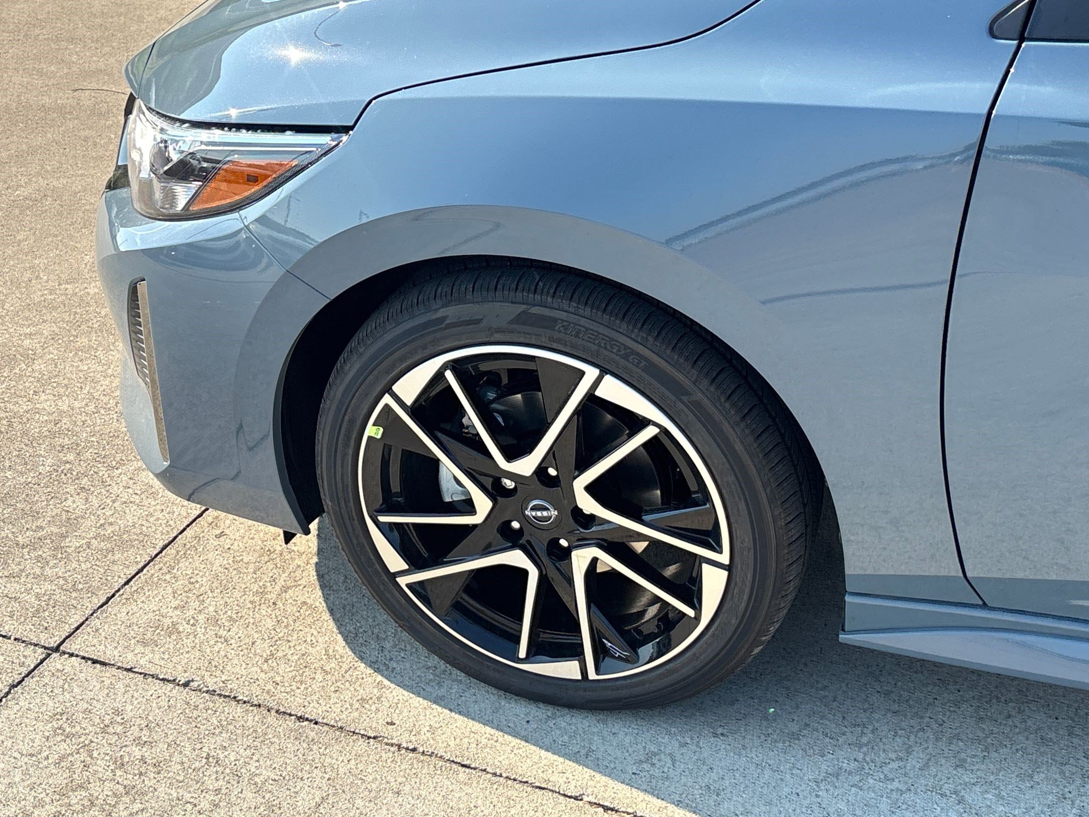 2025 Nissan Sentra SR photo 12