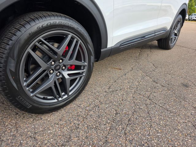 2025 Ford Explorer ST-Line photo 43