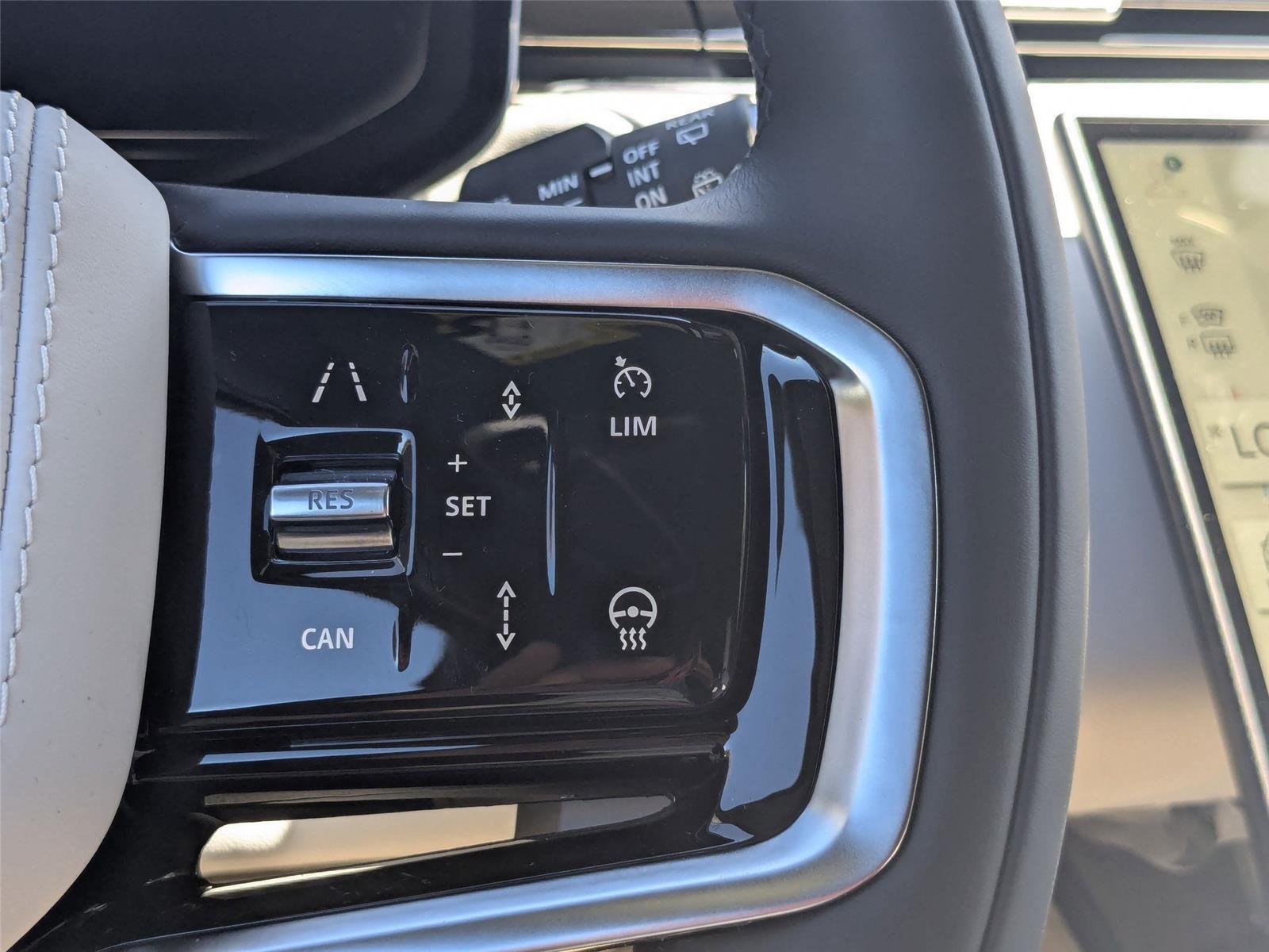 2025 Land Rover Range Rover Sport SE photo 17