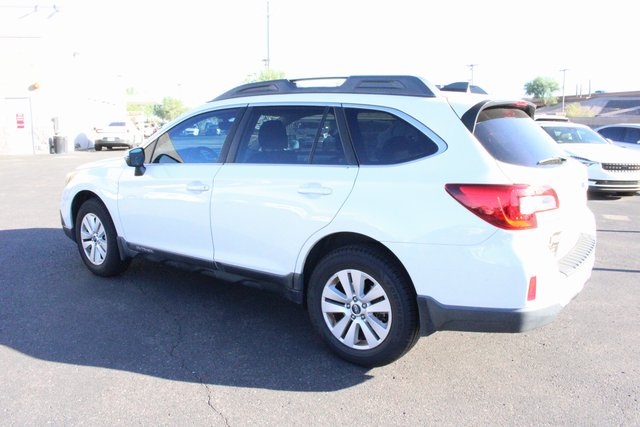 2017 Subaru Outback 2.5i Premium photo 2