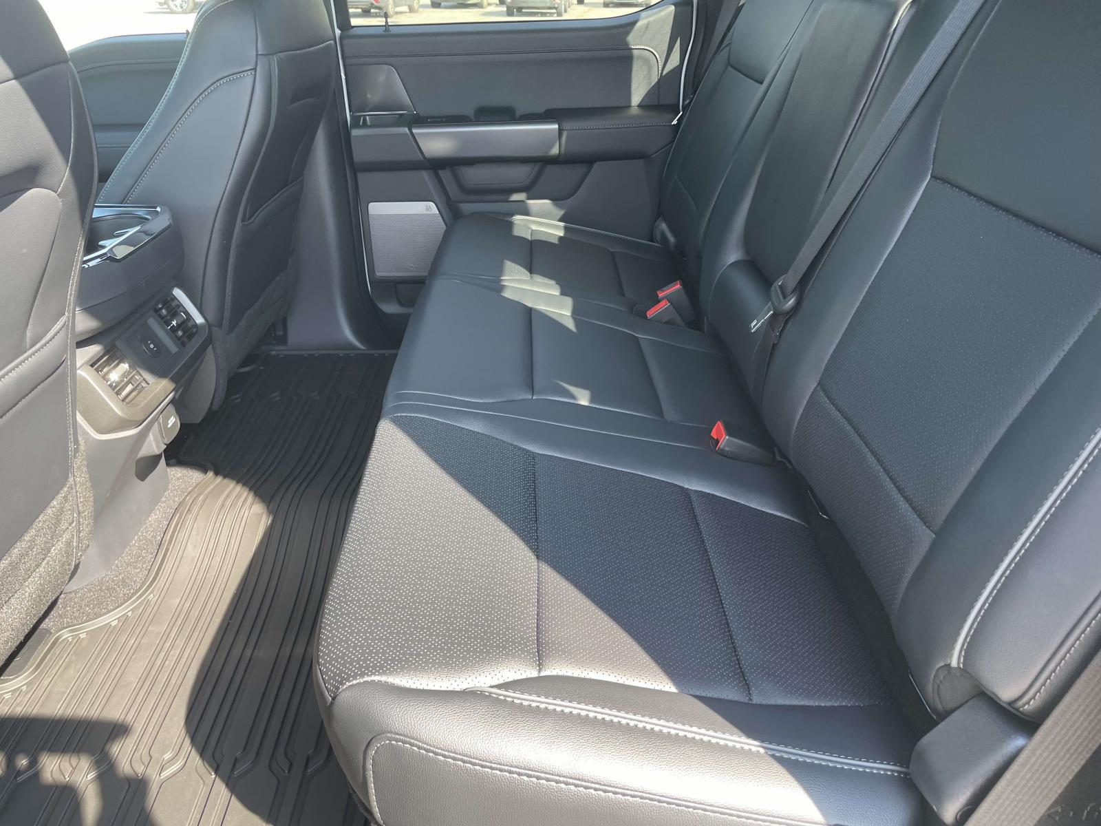 2025 Ford F-150 Lariat photo 10