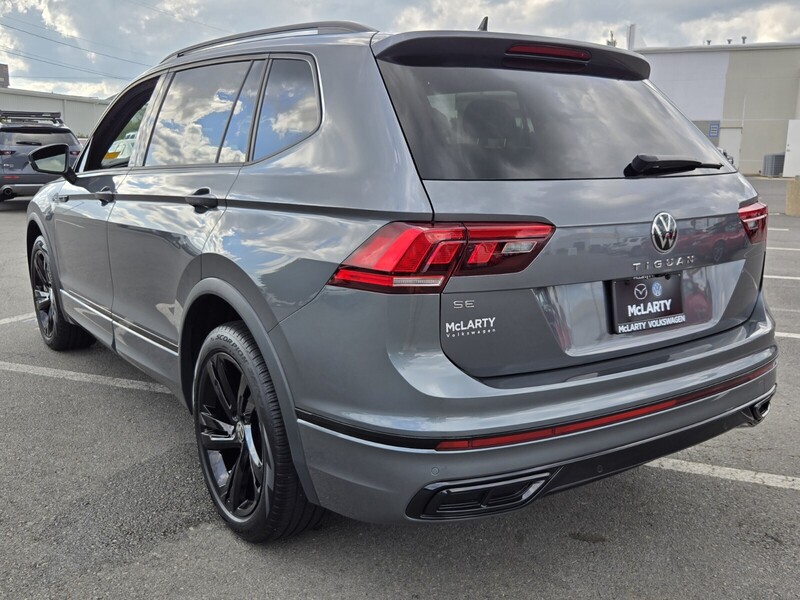 2023 Volkswagen Tiguan SE R-Line Black photo 3
