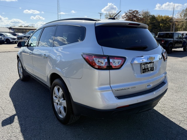 2017 Chevrolet Traverse 1LT photo 3