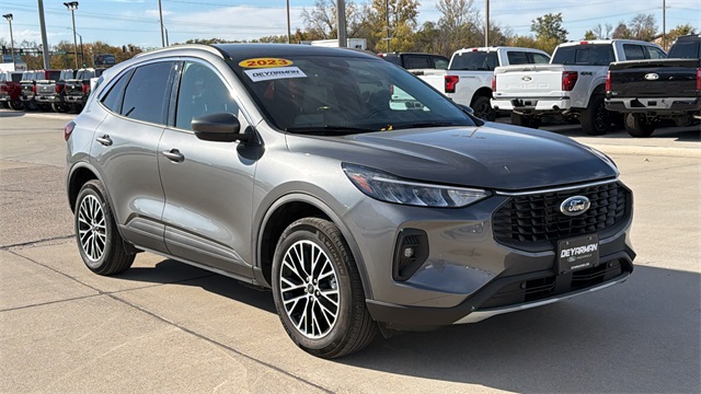 2023 Ford Escape PHEV's photo