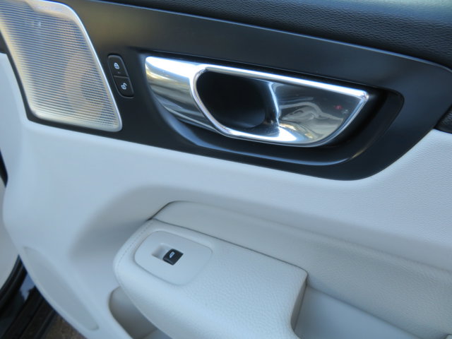 2018 Volvo XC60 Inscription photo 13