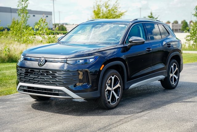 2025 Volkswagen Tiguan SE photo 4