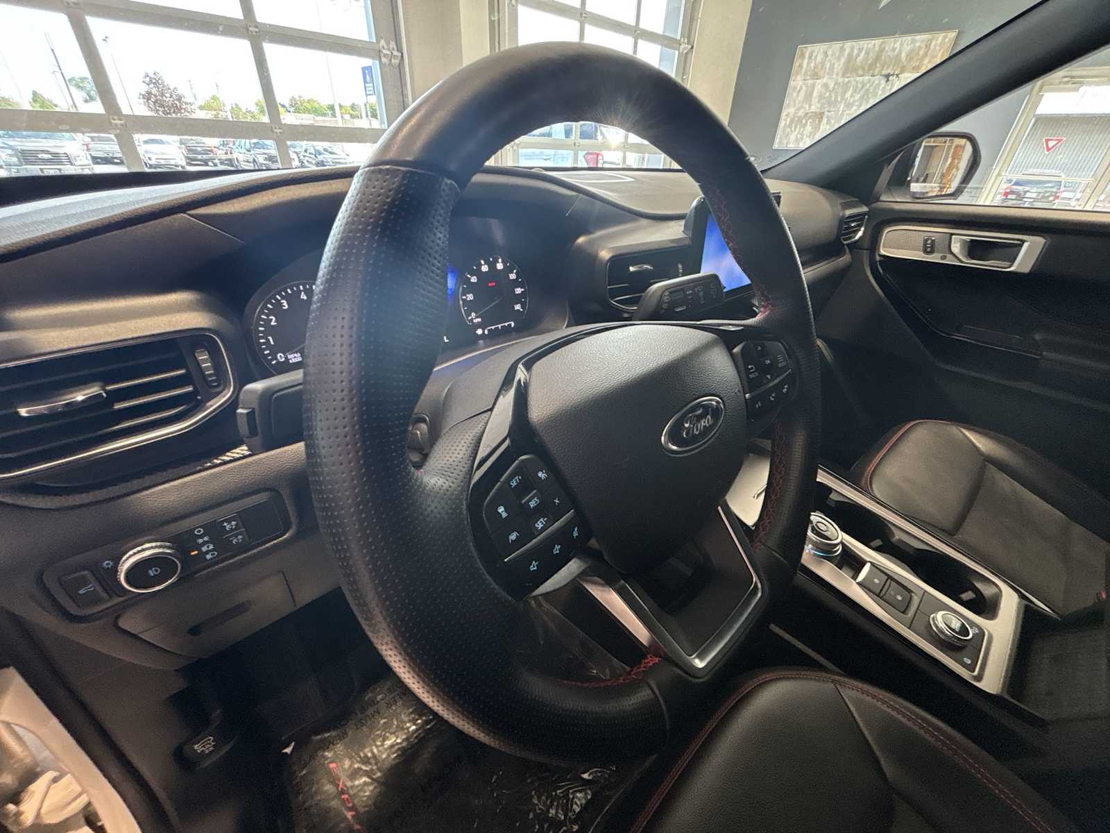 2022 Ford Explorer ST-Line photo 9