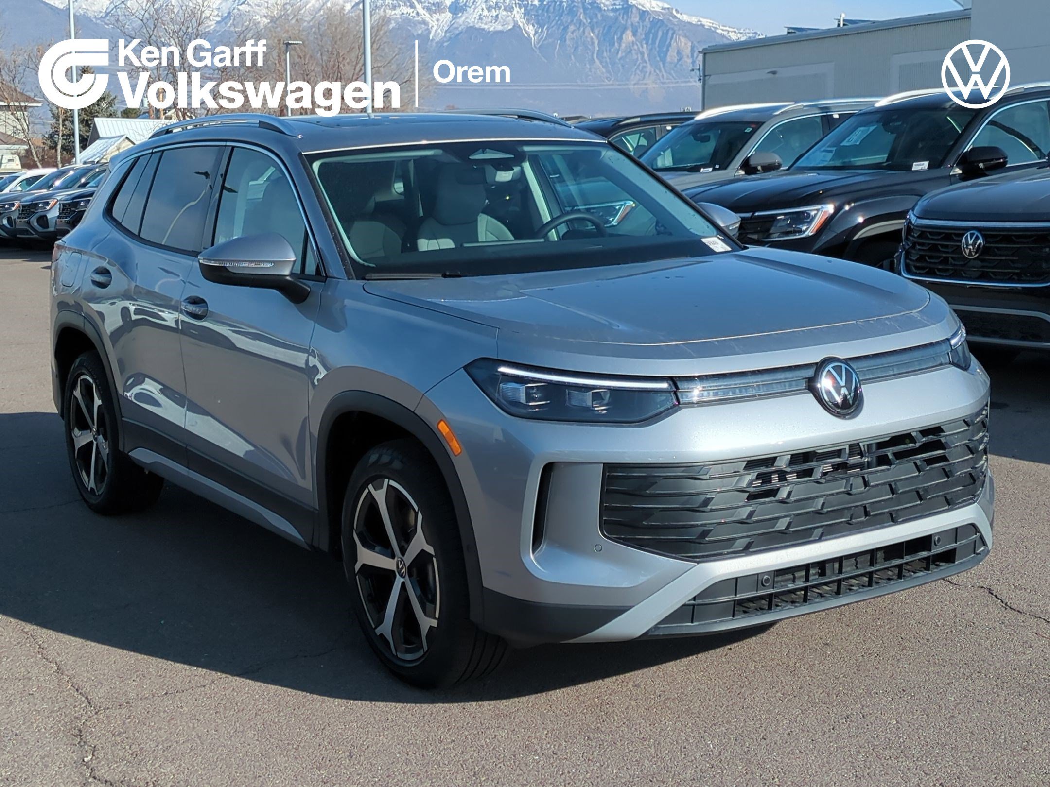 2025 Volkswagen Tiguan SE's photo