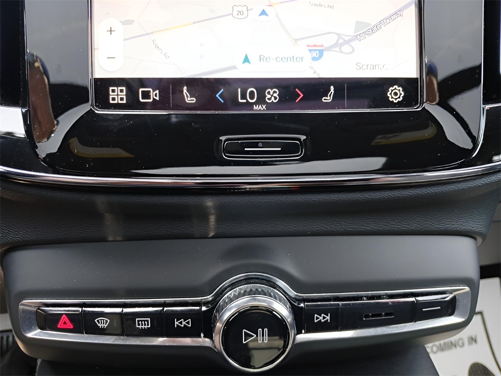 2025 Volvo XC40 Core photo 17