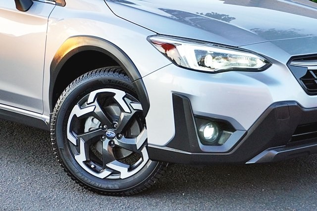 Used 2021 Silver Subaru Limited image 3