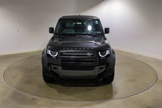 2025 Land Rover Defender 110 V8 photo 8