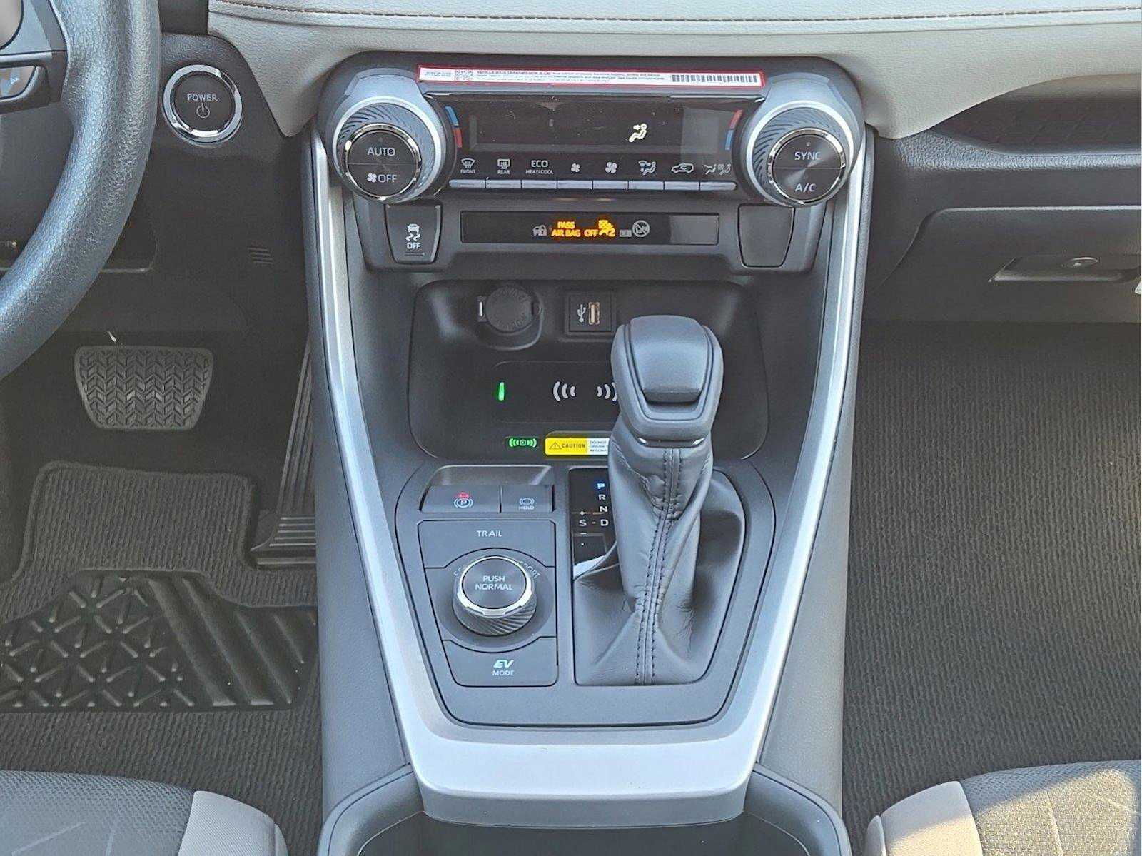 2025 Toyota RAV4 Hybrid XLE photo 12